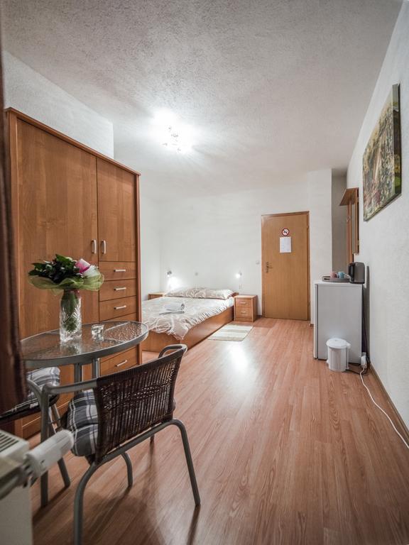 Apartment And Rooms Aracic Korenica Phòng bức ảnh
